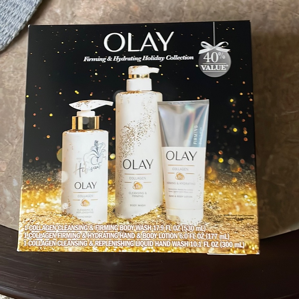 Oil of Olay gift set. New in box